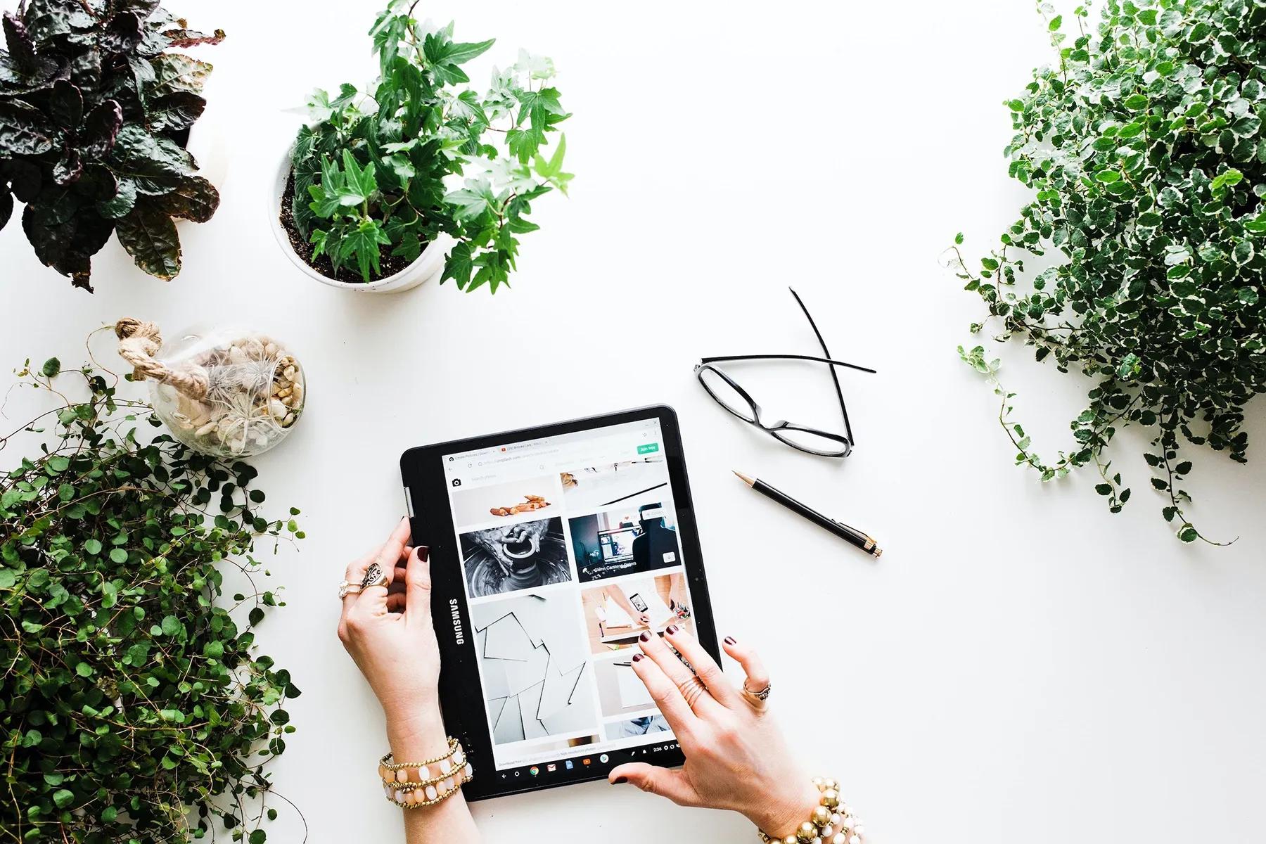 5 tips to set your ecommerce store up to succeed at selling on social media illustration 5 tips to set your ecommerce store up to succeed at selling on social media illustration